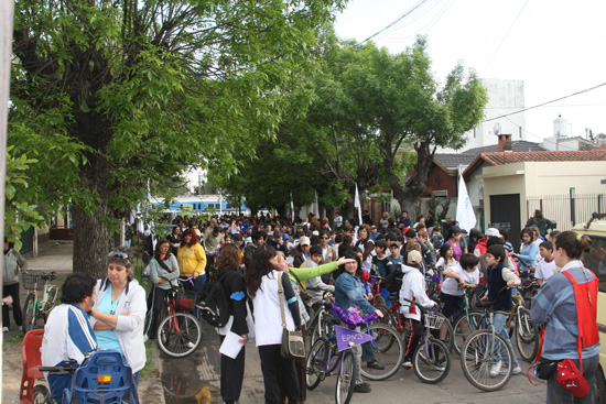 http://ituzaingo.gmssa.com.ar/images_Noticias/bicicleteada%20por%20dia%20de%20ituzaingo%20010.jpg